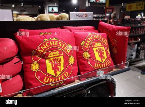 Manchester United Merch: Usa Fans' Ultimate Shopping Guide