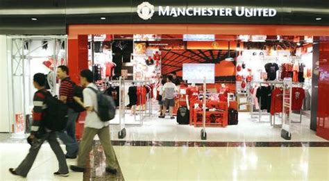 Manchester United Slashes Price For Its Initial Public Offering In The