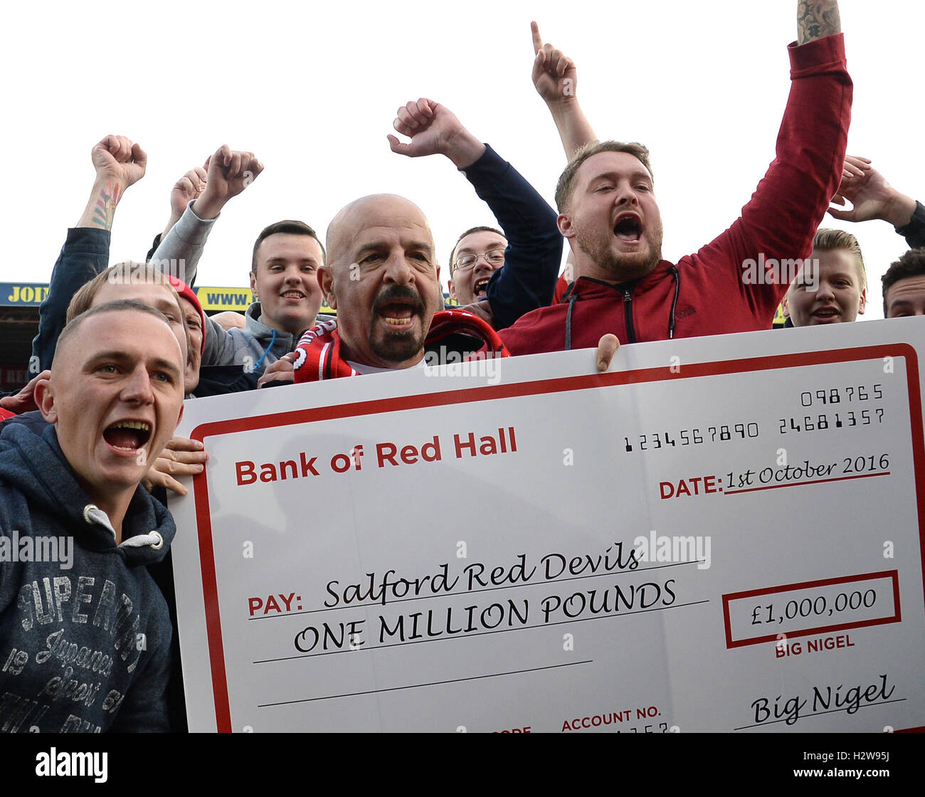 Salford Red Devils Fans Hi Res Stock Photography And Images Alamy